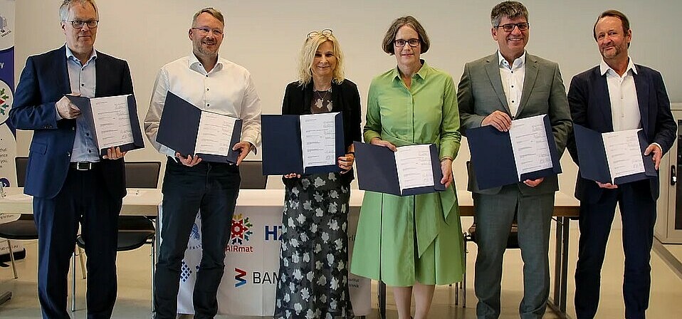 FairMAT Ulrich Panne (BAM), Roman Engel Herbert (PDI), Claudia Draxl (HU / FAIRmat), Julia von Blumenthal (HU), Bernd Rech (HZB), Thomas Schröder (IKZ).