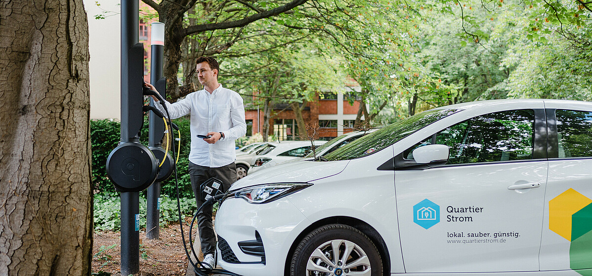 “Fill ’er up!” Berlin has over a 1,800 charging points There are well over 1,800 publicly accessible charging points in Berlin city alone, over 3,000 in Berlin and Brandenburg.