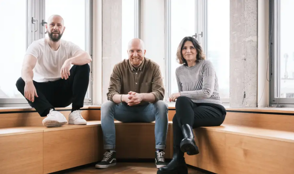 The WALLROUND founders: Lukas Steinhilber (CEO), Henning von Oesen (MD) and Tatiana Wotzasek (CPO) The WALLROUND founders: Lukas Steinhilber (CEO), Henning von Oesen (MD) and Tatiana Wotzasek (CPO)