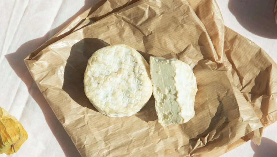 Formo's products have names that allude to Berlin districts. Here “Camembritz”, with reference to the district of “Britz” in the south of Berlin. Formo's products have names that allude to Berlin districts. Here “Camembritz”, with reference to the district of “Britz” in the south of Berlin.