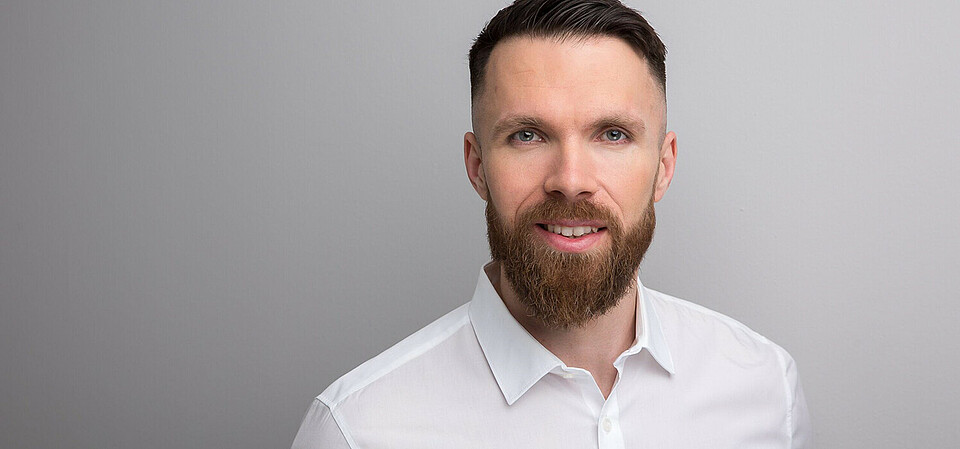 Portrait of Maximilian Greschke, founder and CEO of Recare