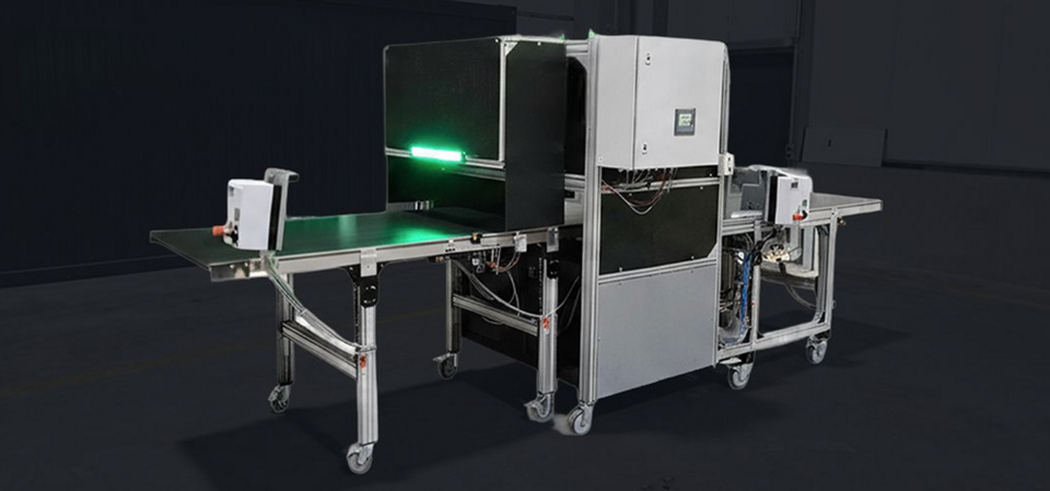 reverse.fashion’s automated sorting system utilizes image recognition and RFID technology to efficiently process discarded textiles