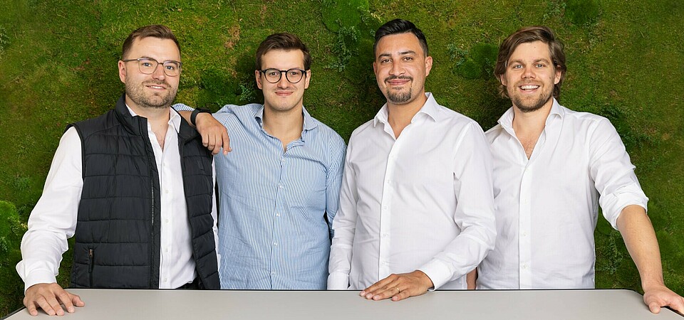 The CarOnSale Management-Team: Fabian Roth, Tom Krüger, Oguz Özgüler und Max Schilling The CarOnSale Management-Team: Fabian Roth, Tom Krüger, Oguz Özgüler und Max Schilling
